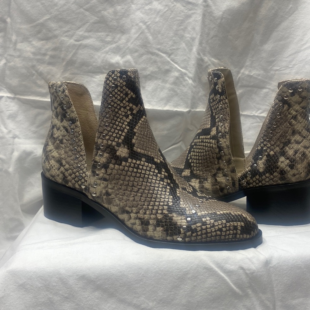 conspire STEVE MADDEN boot shoes 9.5 ankle SNAKE zip back EC tan brown AMAZING